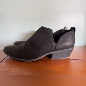 Frye Rowan Black Leather Pointed Toe Slip On Ankle Boot Booties Size 7